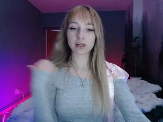 Live sex webcam photo for LuciaLovely #291098913