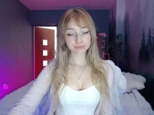 Live sex webcam photo for LuciaLovely #291110219