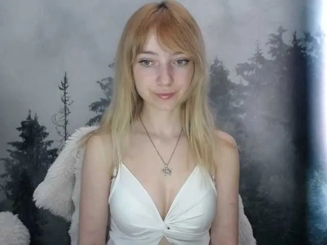 Live sex webcam photo for LuciaLovely #291330262