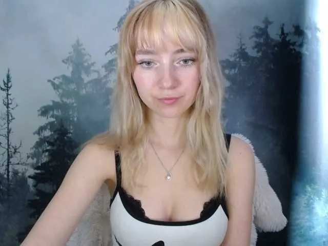 Live sex webcam photo for LuciaLovely #291511879