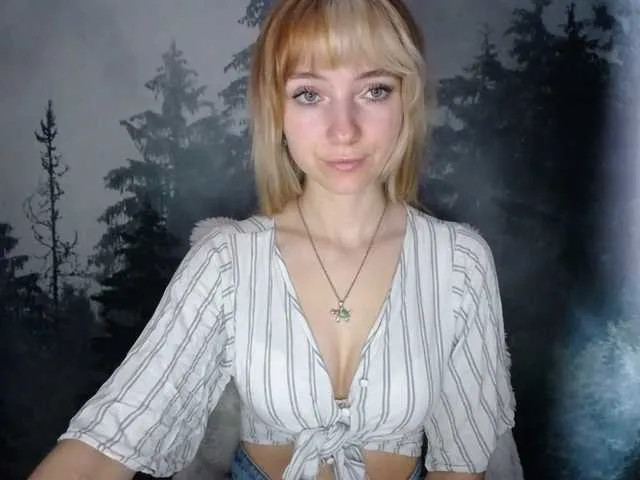 Live sex webcam photo for LuciaLovely #291540388