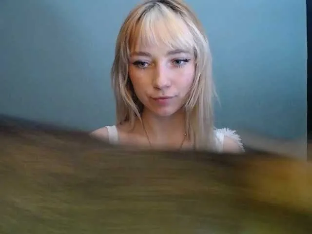 Live sex webcam photo for LuciaLovely #291600162
