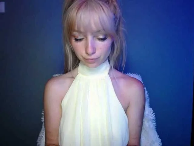 Live sex webcam photo for LuciaLovely #291825229