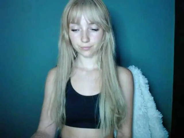 Live sex webcam photo for LuciaLovely #291846323