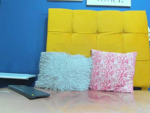 Live sex webcam photo for LuciaSpear #291207651