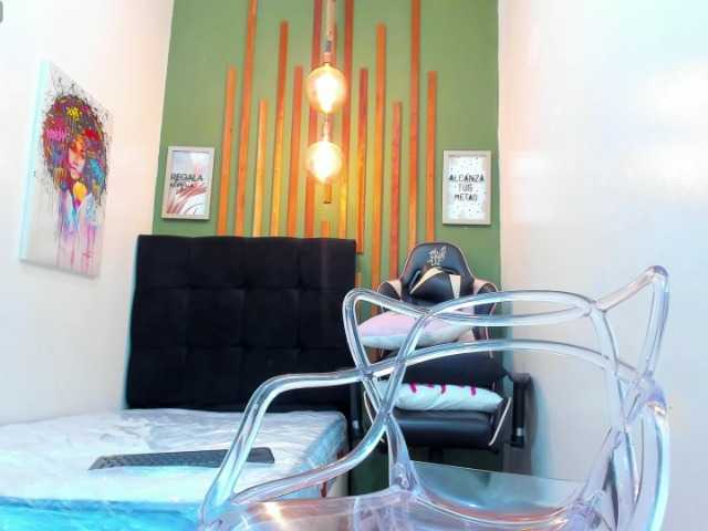 Live sex webcam photo for LuciaSpear #291247546