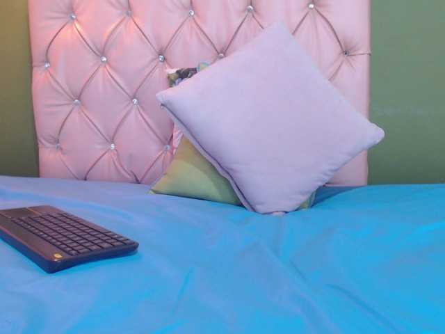 Live sex webcam photo for LuciaSpear #291522357