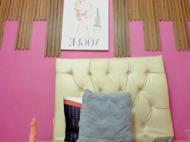 Live sex webcam photo for LuciaSpear #292042650