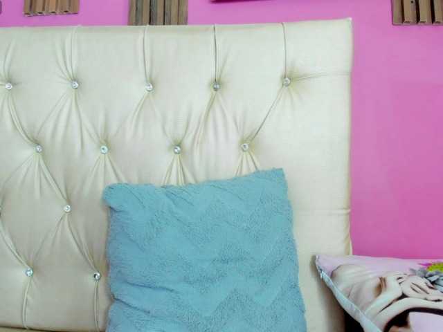 Live sex webcam photo for LuciaSpear #292177700