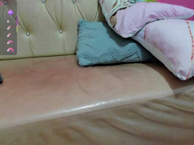 Live sex webcam photo for LuciaSpear #292190849