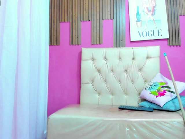 Live sex webcam photo for LuciaSpear #292208176