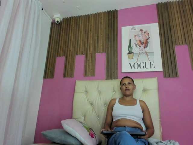 Live sex webcam photo for LuciaSpear #292269577