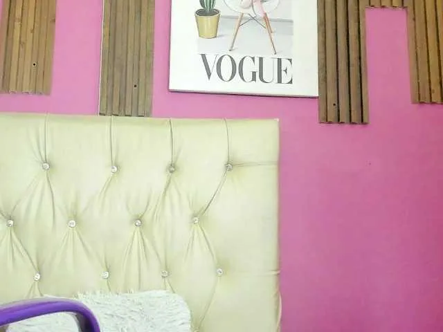 Live sex webcam photo for LuciaSpear #292370493