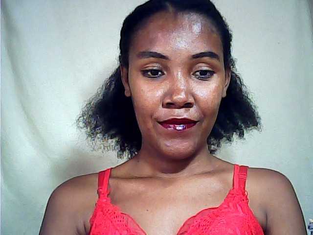 Live sex webcam photo for Luciahh #277421459