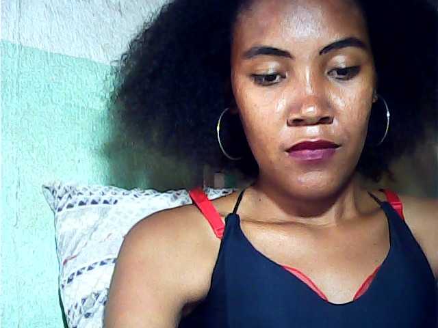 Live sex webcam photo for Luciahh #277428640