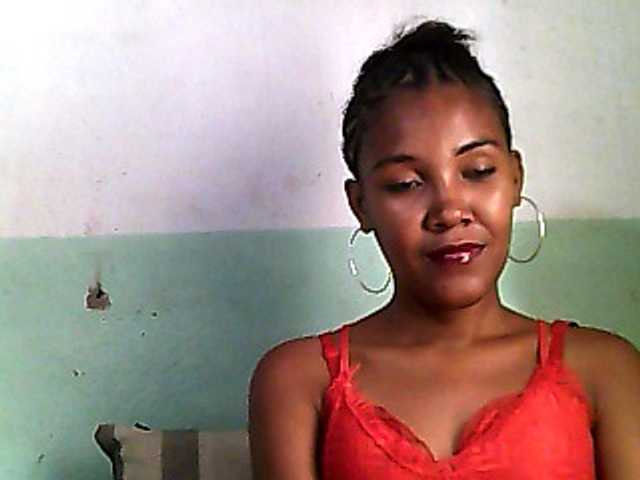 Live sex webcam photo for Luciahh #277488236