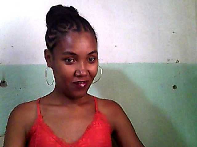 Live sex webcam photo for Luciahh #277495216