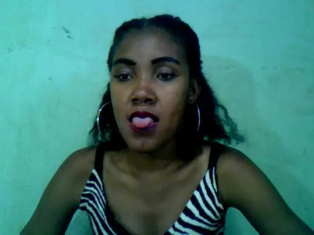 Live sex webcam photo for Luciahh #277750299