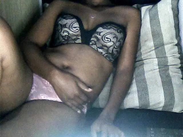 Live sex webcam photo for Luciahh #278012217