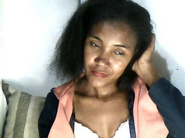 Live sex webcam photo for Luciahh #278118148