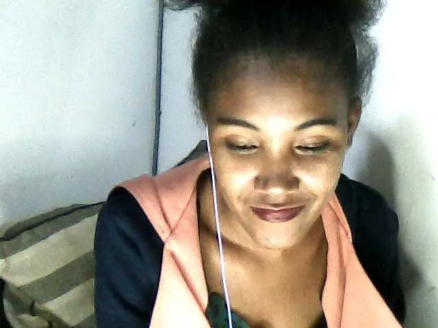 Live sex webcam photo for Luciahh #278226758