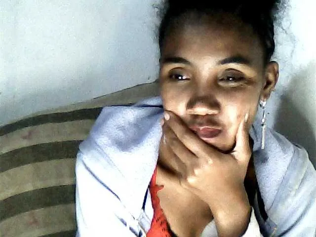 Live sex webcam photo for Luciahh #278282641