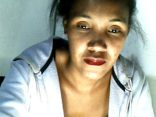 Live sex webcam photo for Luciahh #280112398