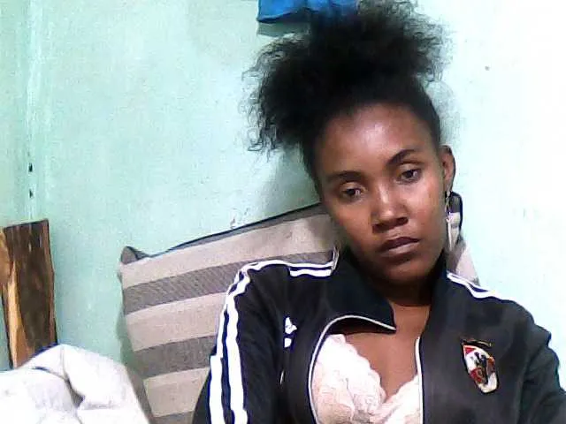 Live sex webcam photo for Luciahh #289015167