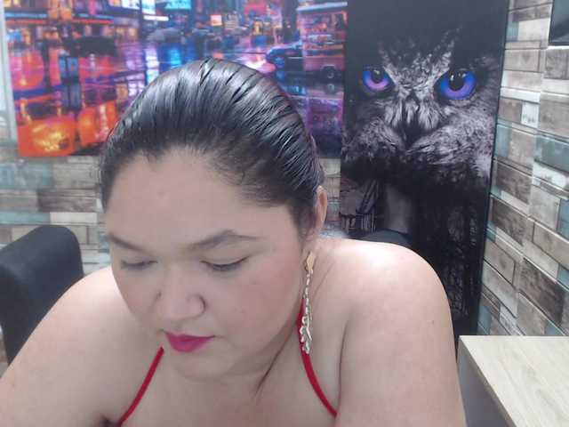 Live sex webcam photo for LucianaGomez #278303813