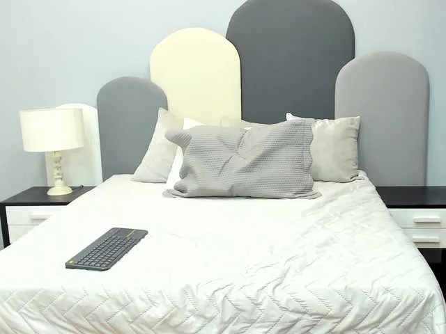 Live sex webcam photo for LucianaHarper #275607827