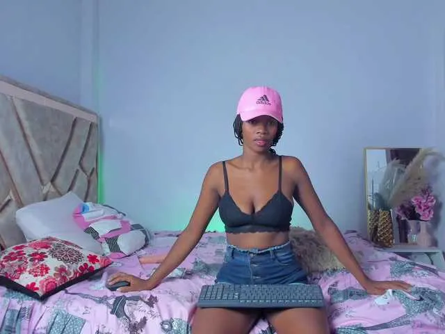Live sex webcam photo for LucianaIsler #277700111