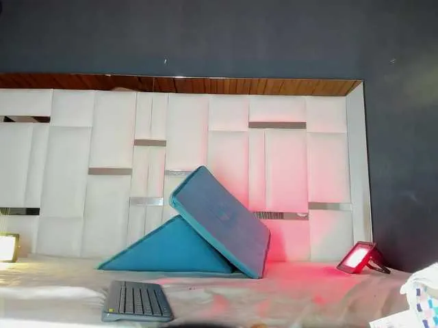 Live sex webcam photo for LucianaMorena #291925905