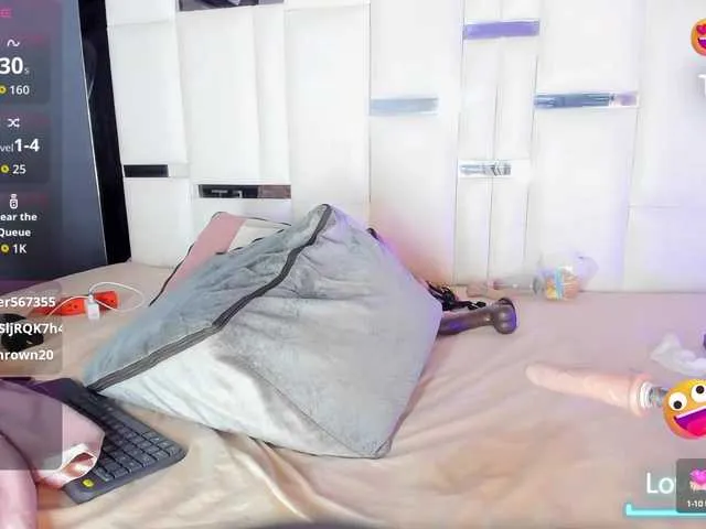 Live sex webcam photo for LucianaMorena #291996032