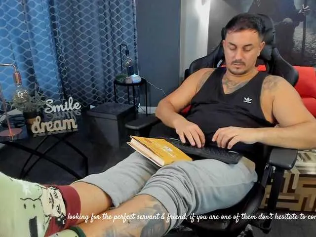 Live sex webcam photo for LuckyMaster4u #277117343
