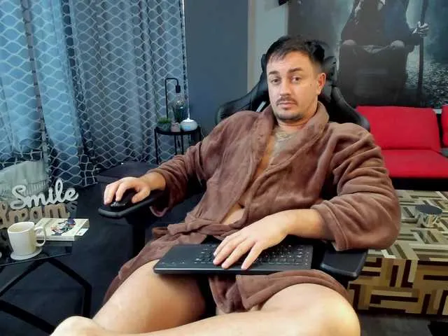Live sex webcam photo for LuckyMaster4u #277179082