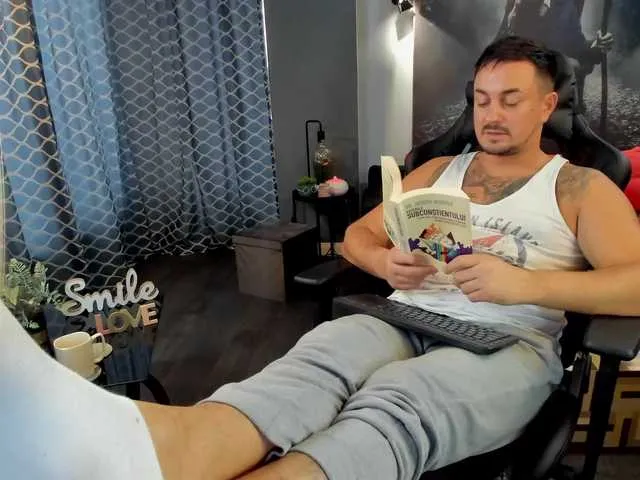 Live sex webcam photo for LuckyMaster4u #277373214