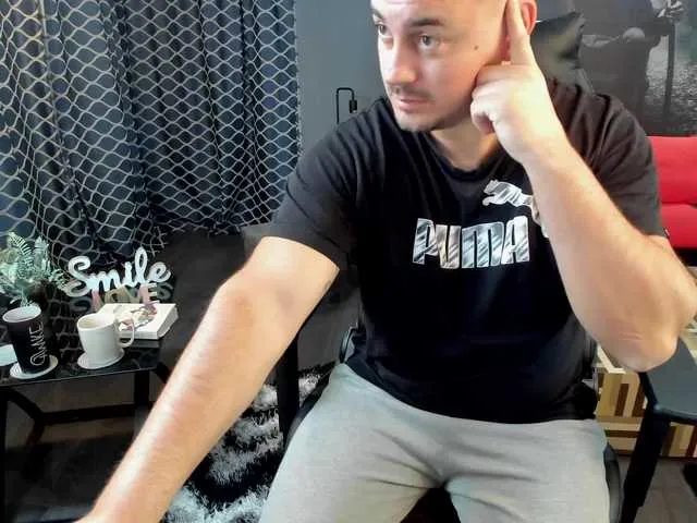 Live sex webcam photo for LuckyMaster4u #277427028