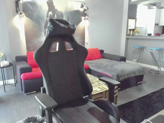 Live sex webcam photo for LuckyMaster4u #277696519