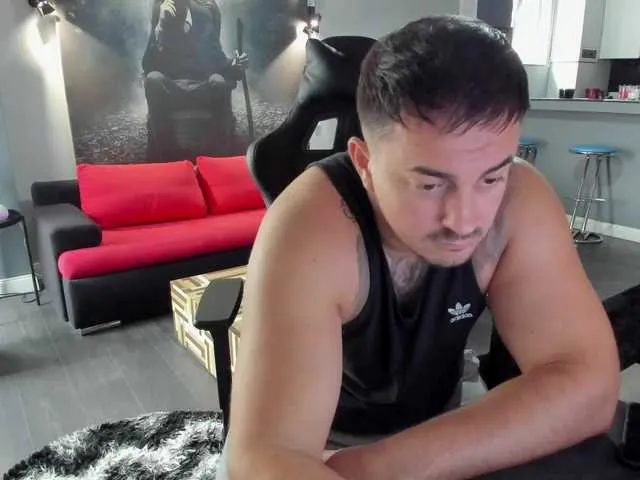 Live sex webcam photo for LuckyMaster4u #277743227