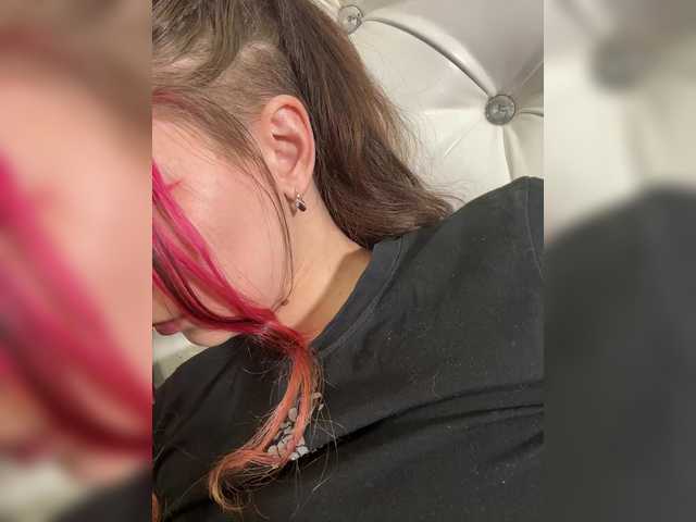 Live sex webcam photo for LuckyStar #291269087