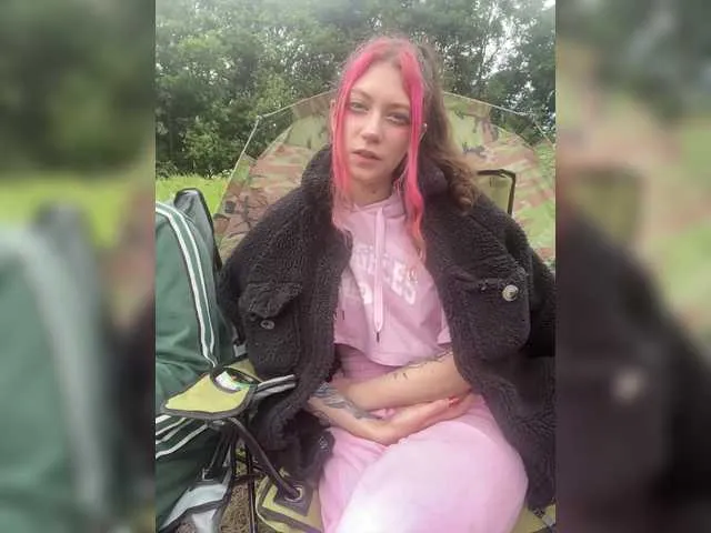 Live sex webcam photo for LuckyStar #291313943