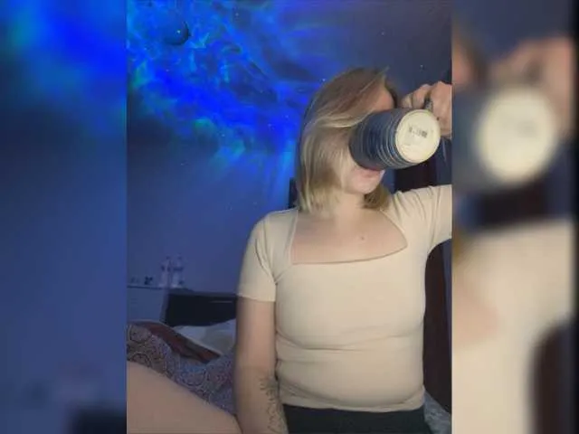 Live sex webcam photo for LuckyTokyo #277370648