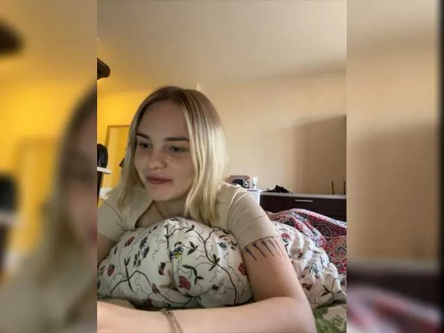 Live sex webcam photo for LuckyTokyo #277386721