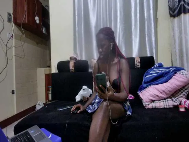 Live sex webcam photo for Luckylive #276295499