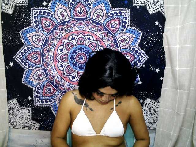 Live sex webcam photo for Luckylucxy #292133363