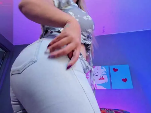 Live sex webcam photo for Lucy-Cooper #290576470