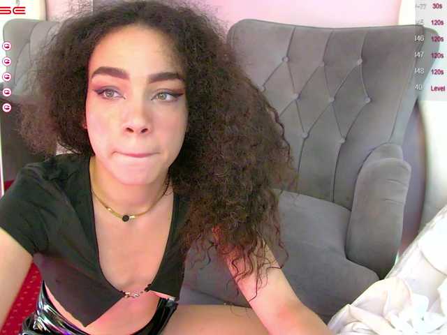 Live sex webcam photo for Lucy-Lou #275626841