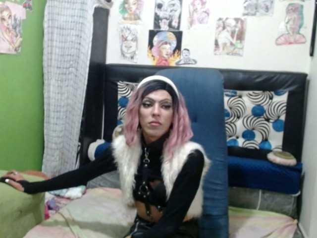 Live sex webcam photo for Lucy-Vendetta #273458506