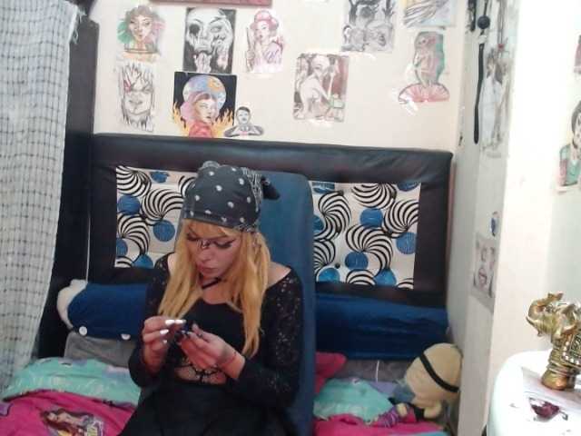 Live sex webcam photo for Lucy-Vendetta #273593899