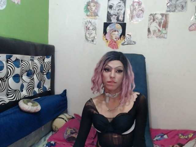 Live sex webcam photo for Lucy-Vendetta #273662503
